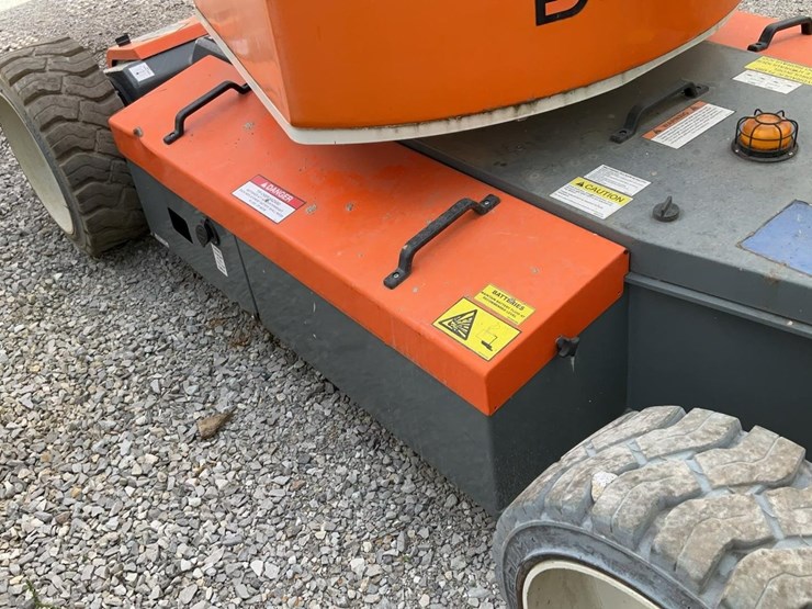 #311-•-snorkel-38'-articulating-lift-image-13