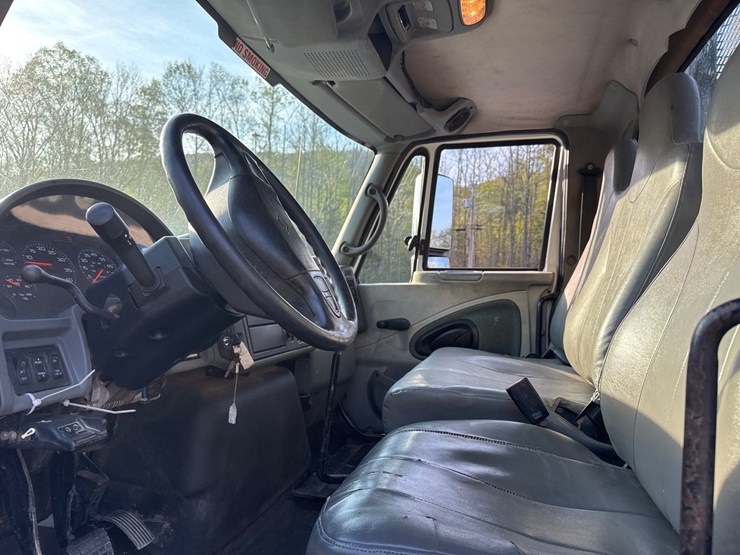 2005-international-durastar-4400-image-6