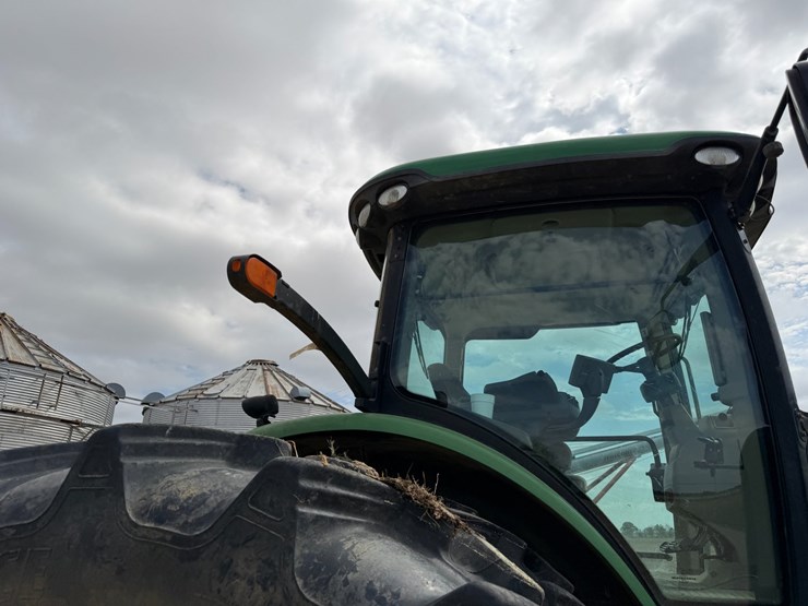 2012-john-deere-8235r-image-41
