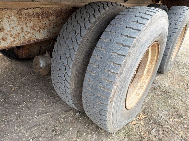 1979-international-f227-image-13