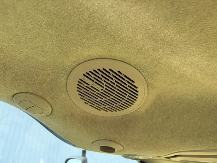 2019-john-deere-9700i-image-42