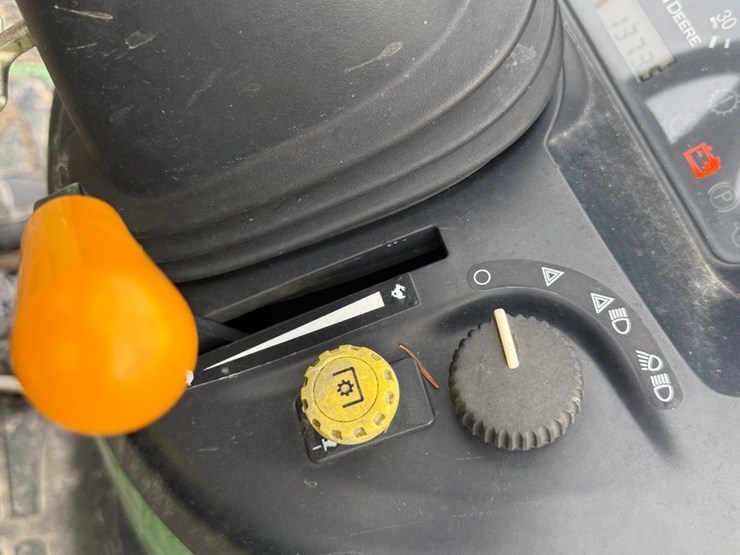 john-deere-4120-image-46