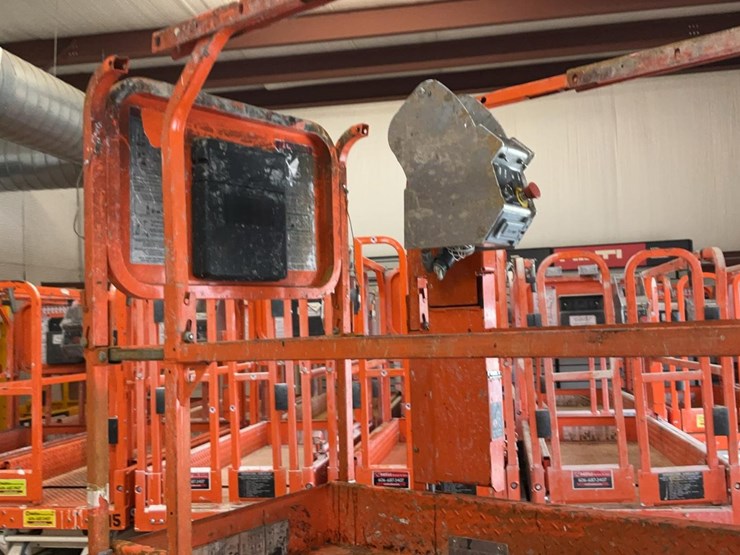 #404-•-2019-snorkel-26'-scissor-lift-image-21