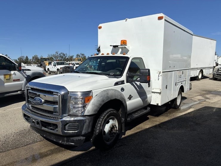 2011-ford-f550-image-1