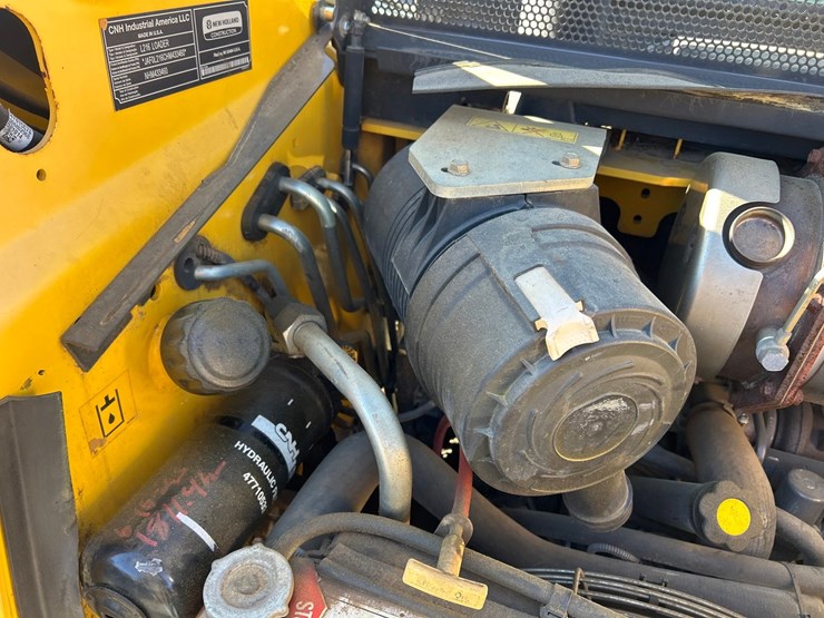 new-holland-l216-image-43