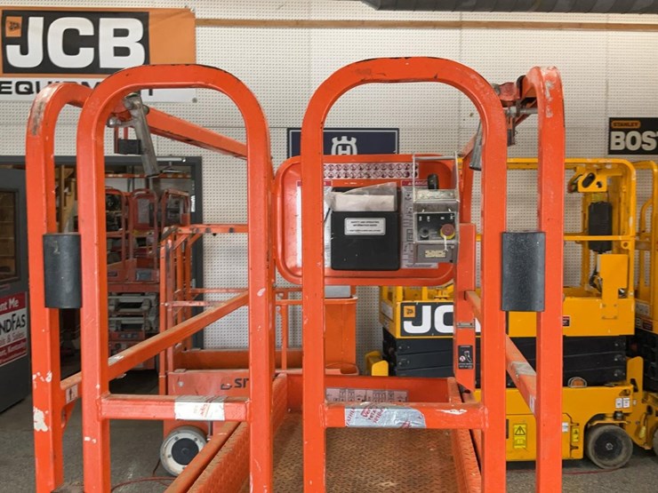 #425-•-2020-snorkel-19'-scissor-lift-image-17