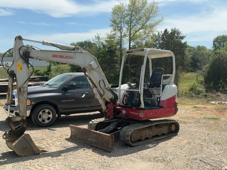 2017-takeuchi-tb240-image-1