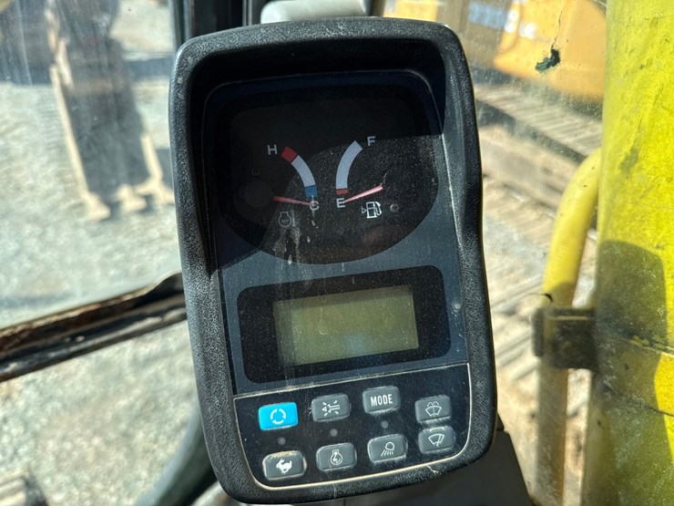 new-holland-eh160-image-72