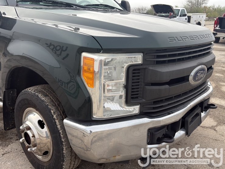 2017-ford-f350-image-34