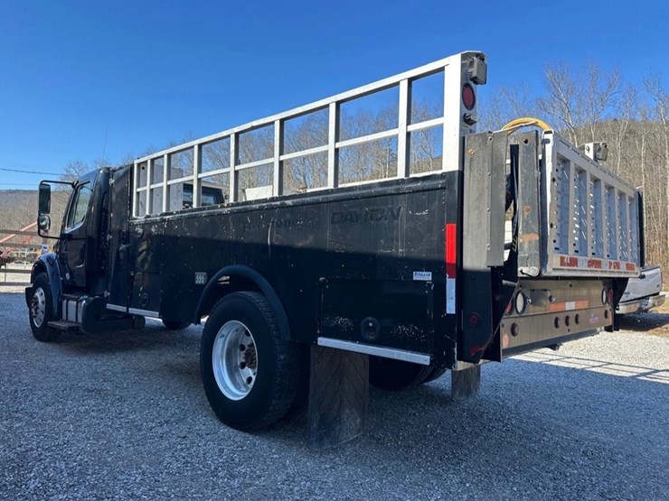 2017-freightliner-m2-106-image-4