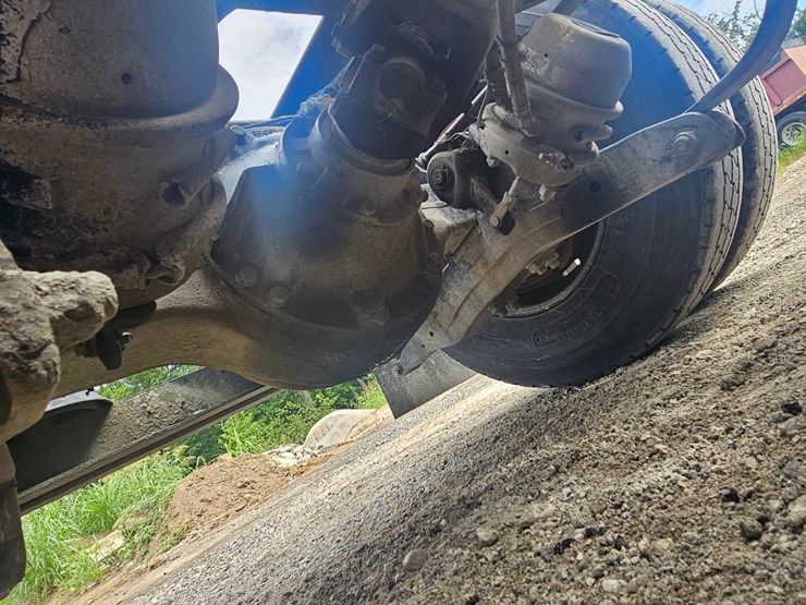 2012-peterbilt-384-image-111