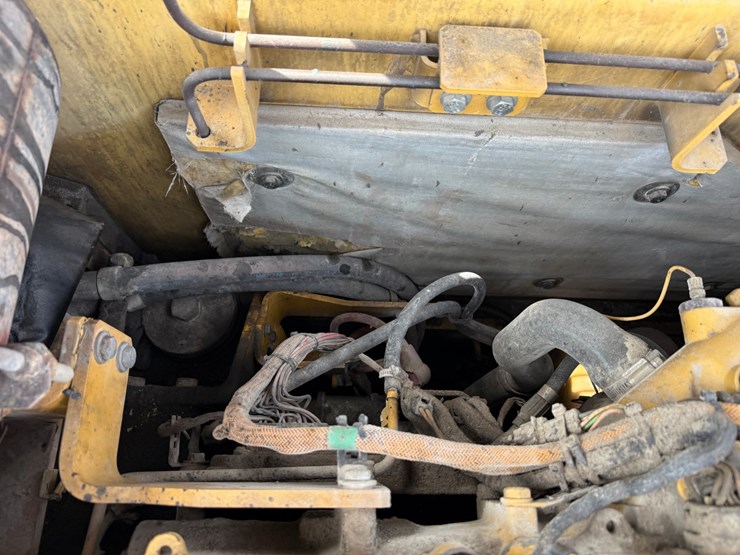 caterpillar-330d-image-87