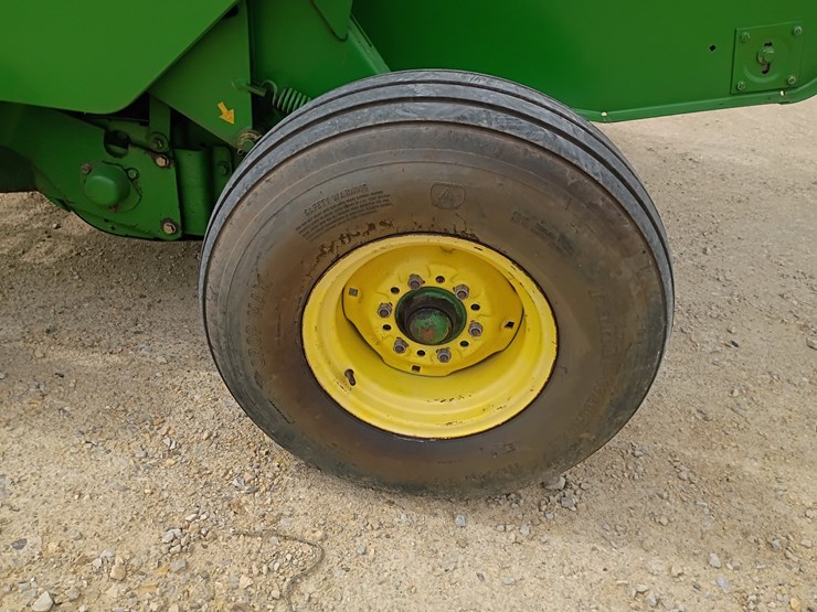 2000-john-deere-556-image-30
