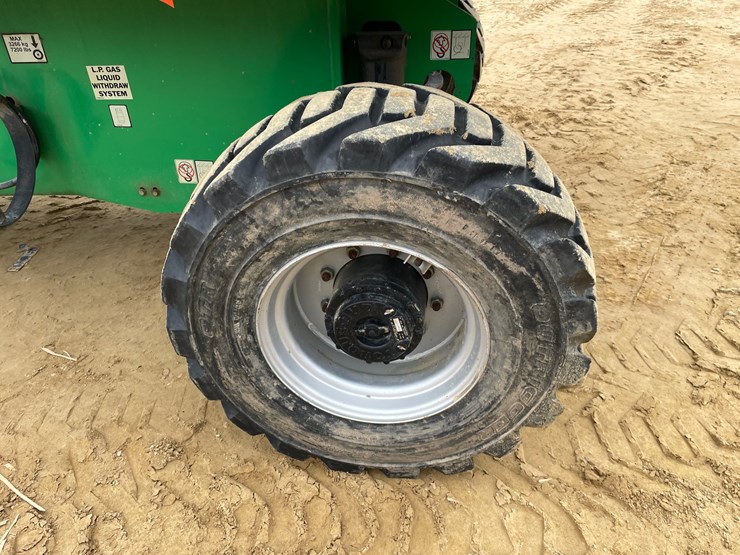 2016-jlg-400s-image-76