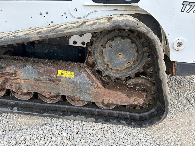 2022-bobcat-t770-image-18