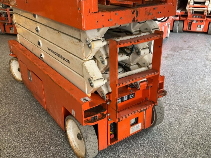 #404-•-2019-snorkel-26'-scissor-lift-image-11