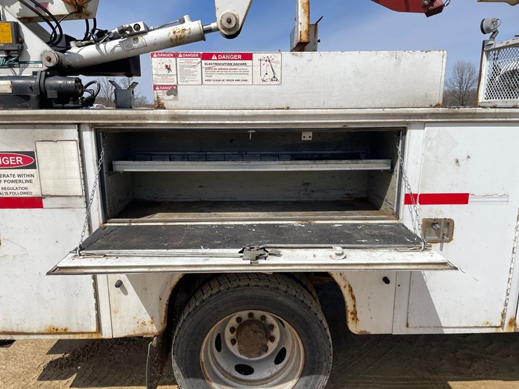 2011-ford-f550-image-24