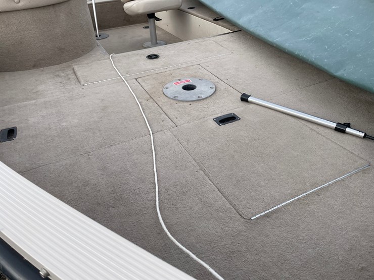 #2338-•-2002-crestliner-1650-fish-hawk-fishing-boat-(has-wi-title)-image-11