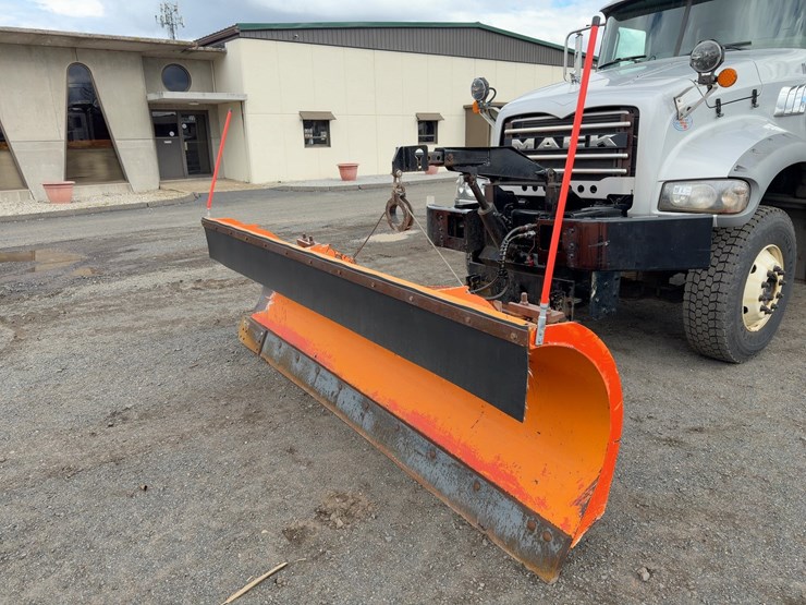 2010-mack-granite-gu713-image-9