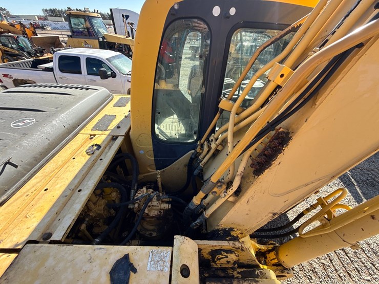 new-holland-eh160-image-27