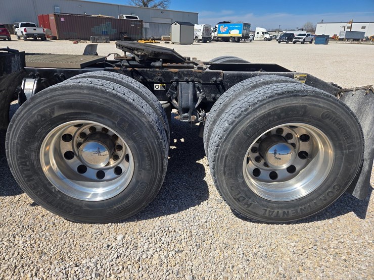 2016-peterbilt-579-image-66