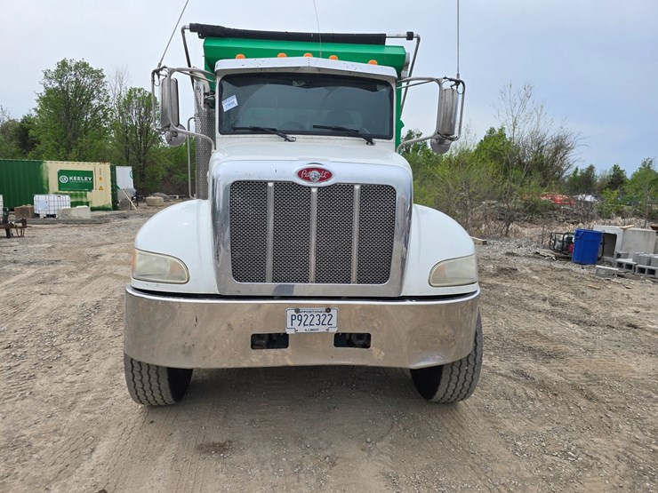 2017-peterbilt-348-image-24