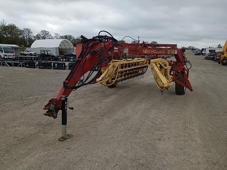 new-holland-216-image-8