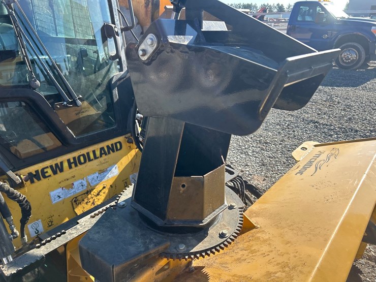 new-holland-l216-image-16