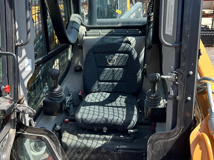 2023-case-tv450b-image-37