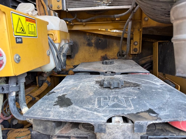 caterpillar-330d-image-60