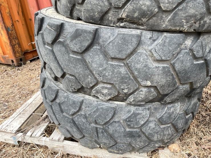 #7541-•-set-of-(4)-firestone-brand-telehandler-tires-on-rims-image-9