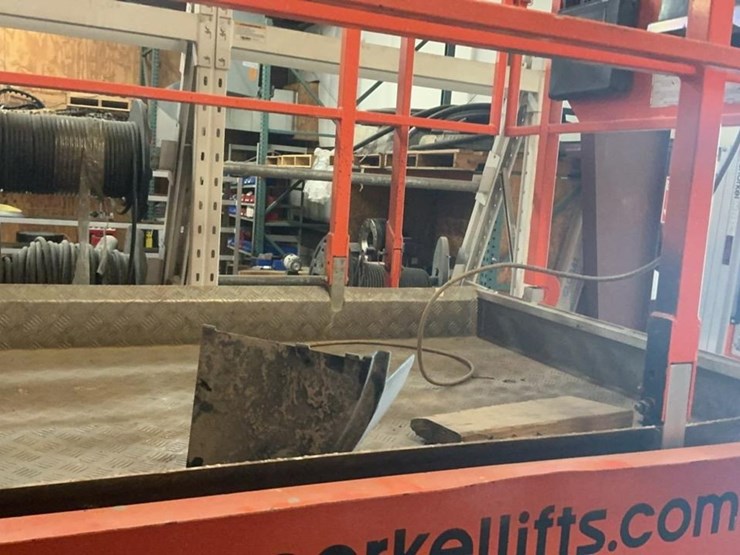 #401-•-snorkel-4wd-rough-terrain-27'-scissor-lift-image-17