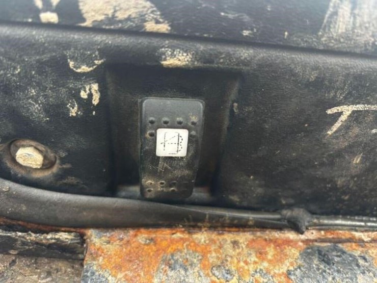 2009-caterpillar-232b2-image-23