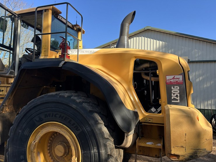 volvo-l250g-image-37