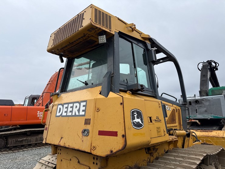 2005-deere-700j-xlt-image-14