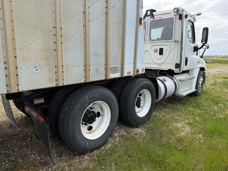 #45283-•-2016-freightliner-cascadia-daycab-truck-tractor-vin:-3akjgedv9gsgy4090-image-3