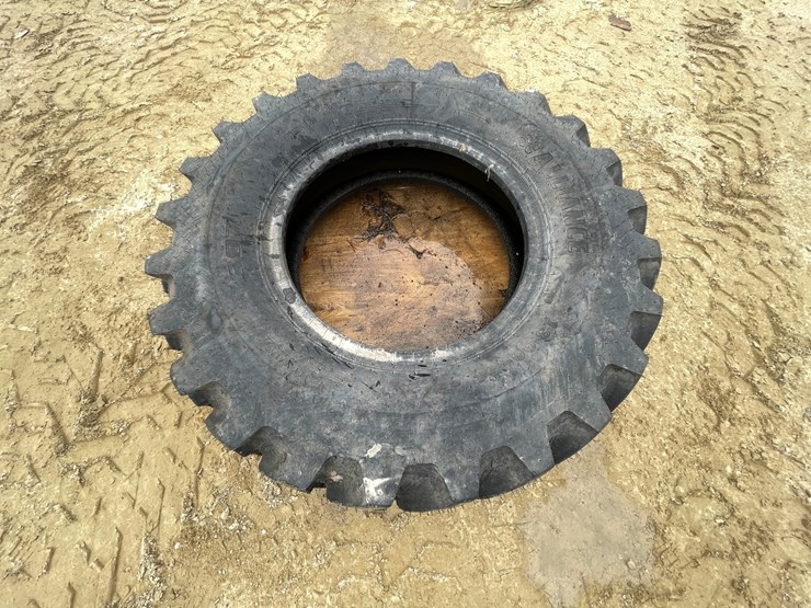 #7543-•-alliance-brand-telehandler-tire-image-4