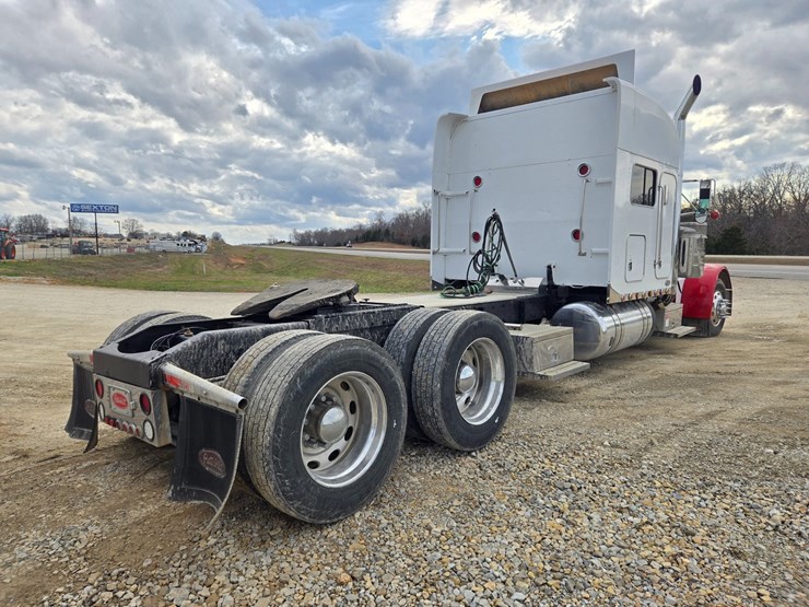 2000-peterbilt-379-image-18