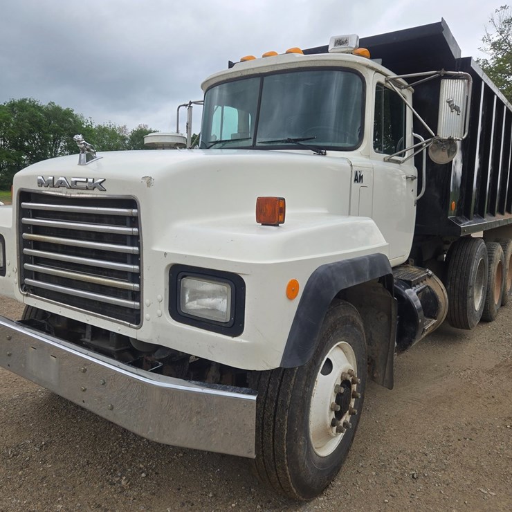 2001 MACK RD690S