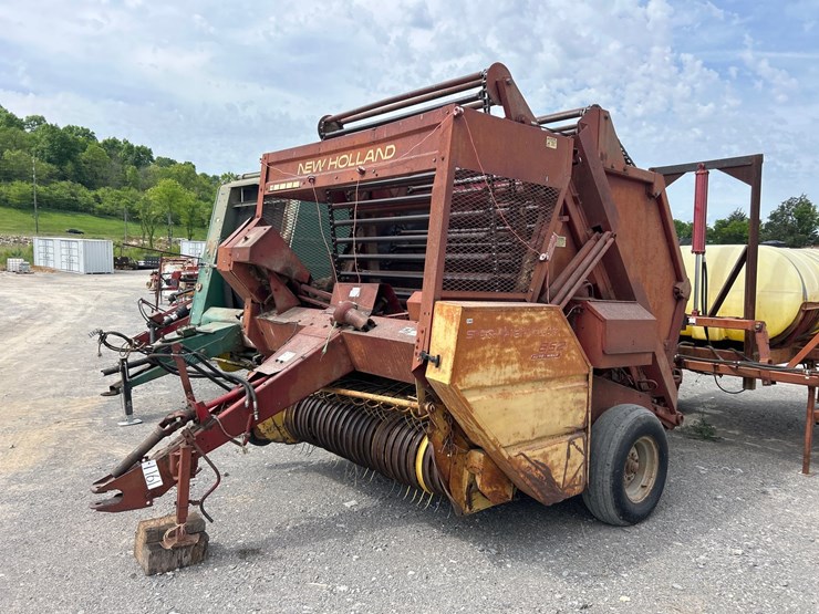 new-holland-852-image-1