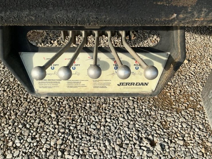 2021-peterbilt-337-image-44