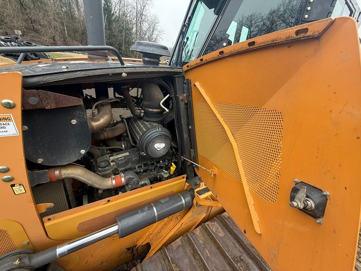 2016-case-1650m-image-24