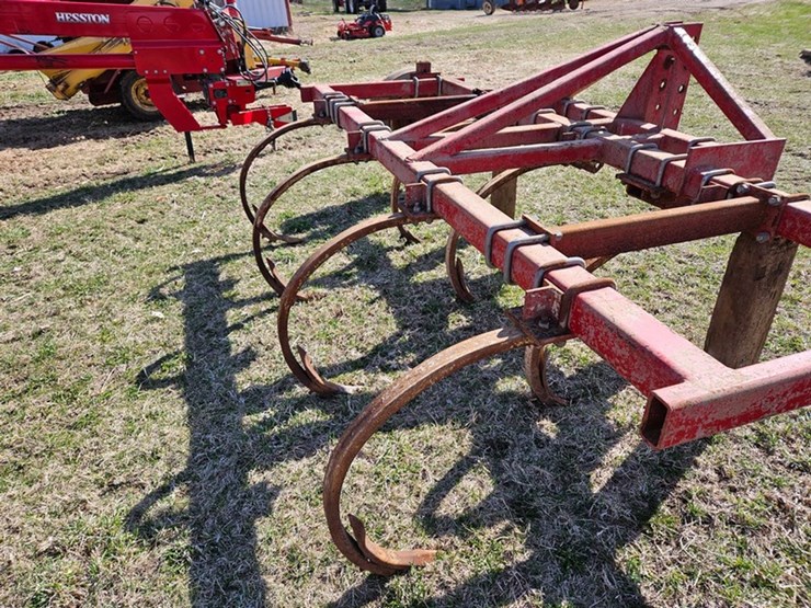 #529-•-schultz-7-shank-3pt-chisel-plow-image-11