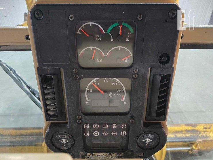 2006-caterpillar-143h-image-21