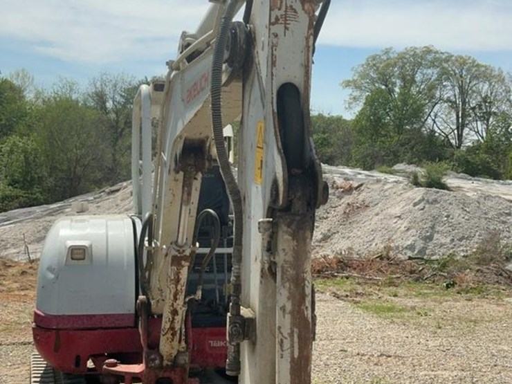 2017-takeuchi-tb240-image-40