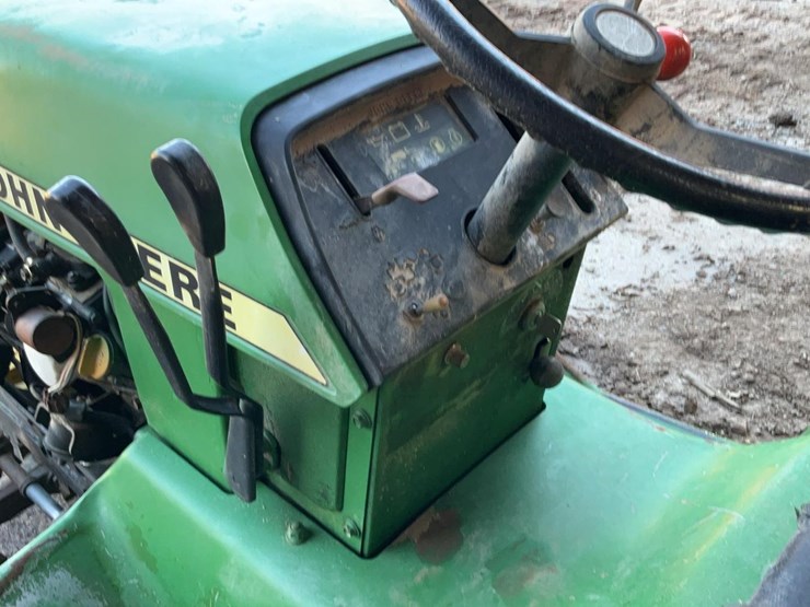 john-deere-332-image-13