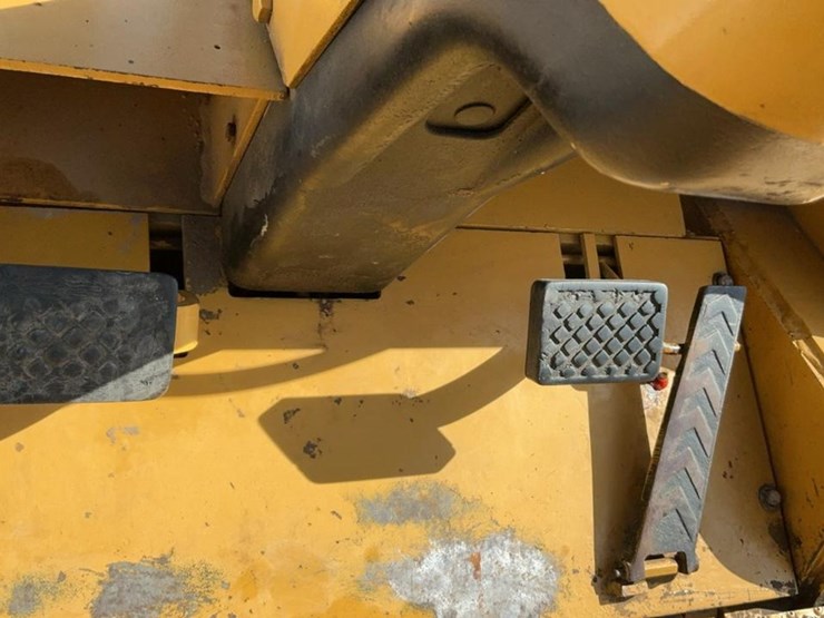 1976-caterpillar-v80c-image-14