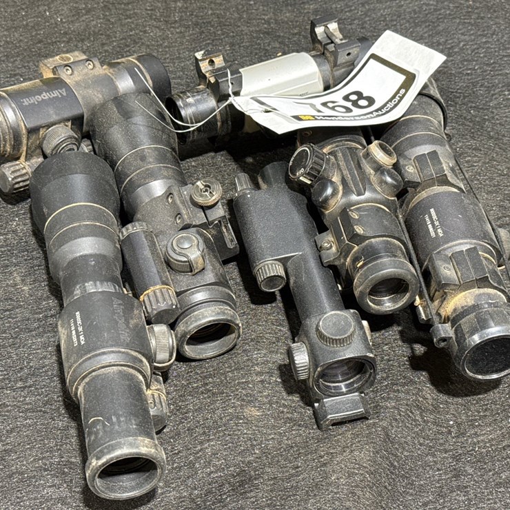 #768 • GROUP OF GUN SCOPES