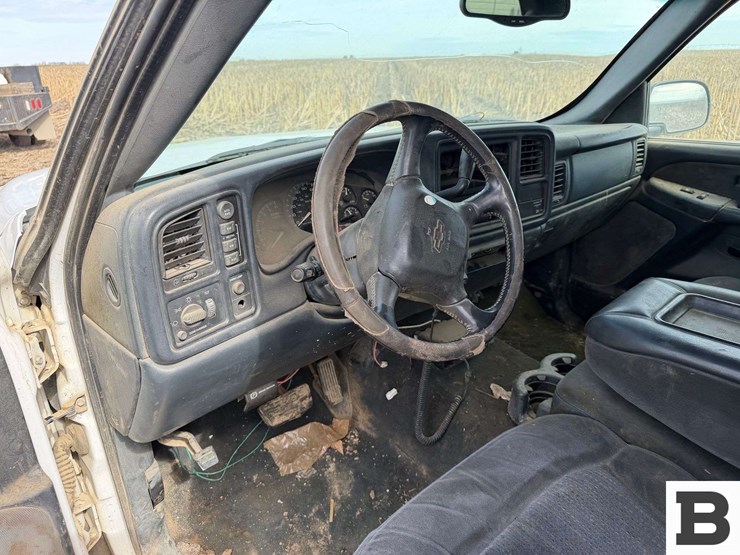 2002-chevrolet-silverado-1500-image-25