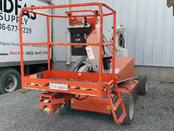 #311-•-snorkel-38'-articulating-lift-image-3